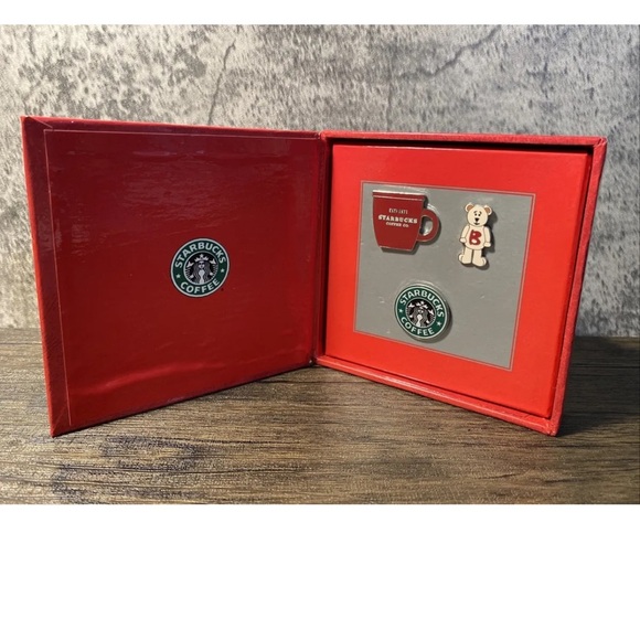 New STARBUCKS 2003 Holiday Collector’s Pin Set Bear - Mug - Logo - Picture 1 of 5